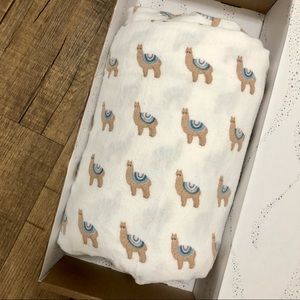 Used Queen Flannel Alpaca Fitted & Top Sheet